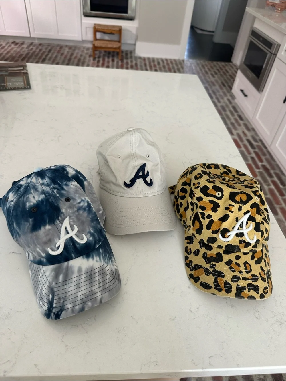 Atlanta Braves women’s Baseball Cap - White, Blue Tie-Dye & Leopard